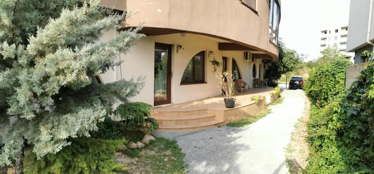 Vila Zuzette Hotel Constanta Bagian luar foto